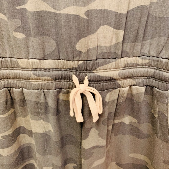 Splendid Supersoft Short Sleeve Camo grey/green Jumpsuit Size M - Picture 5 of 10